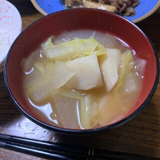 海老芋と大根と白菜の味噌汁